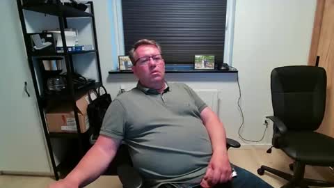 Snapshot of henrikrp1971 chatting on May 2026 06:25:01 PM henrikrp1971 online show from May 2026 06:25:01 PM