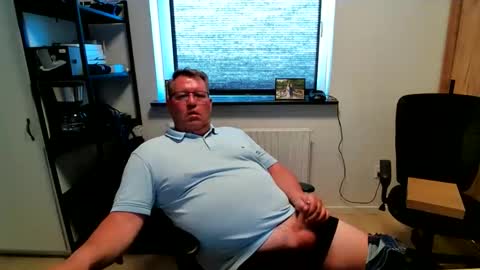 Snapshot of henrikrp1971 chatting on May 2026 04:35:01 PM henrikrp1971 online show from May 2026 04:35:01 PM