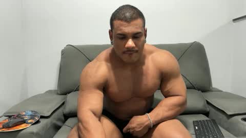 Henri online show from February 2025 09:59:01 PM