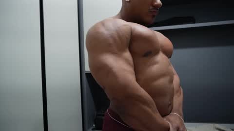 Henri online show from November 2025 12:13:02 AM