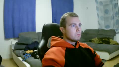 Snapshot of herbstenden chatting on December 2024 06:52:02 PM John Pearl online show from December 2024 06:52:02 PM