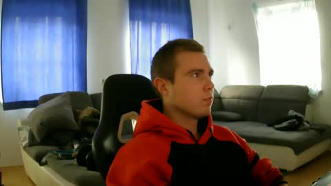 Snapshot of herbstenden chatting on December 2024 01:21:01 PM John Pearl online show from December 2024 01:21:01 PM