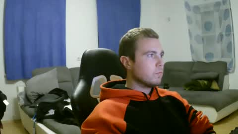 Snapshot of herbstenden chatting on January 2025 08:10:02 PM John Pearl online show from January 2025 08:10:02 PM