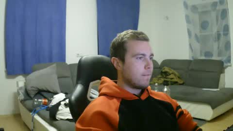 Snapshot of herbstenden chatting on January 2025 10:30:02 PM John Pearl online show from January 2025 10:30:02 PM