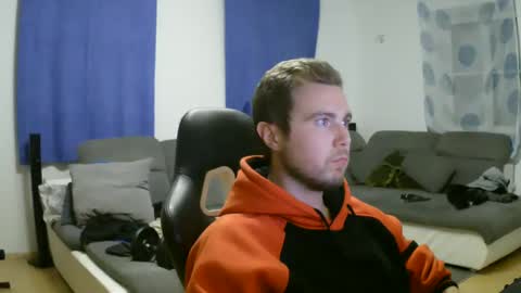 Snapshot of herbstenden chatting on January 2025 07:18:01 PM John Pearl online show from January 2025 07:18:01 PM