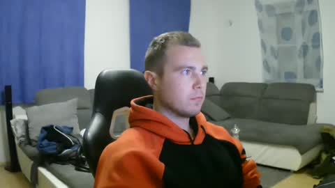 Snapshot of herbstenden chatting on February 2025 06:34:02 PM John Pearl online show from February 2025 06:34:02 PM