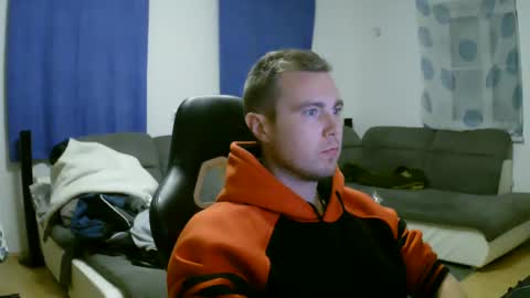 Snapshot of herbstenden chatting on February 2025 07:28:01 PM John Pearl online show from February 2025 07:28:01 PM