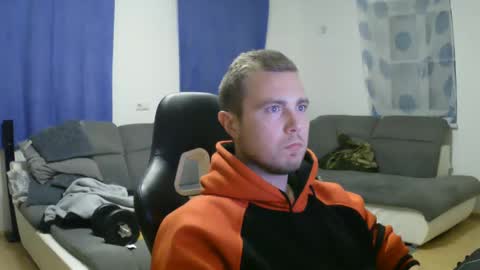 Snapshot of herbstenden chatting on February 2025 10:25:02 PM John Pearl online show from February 2025 10:25:02 PM