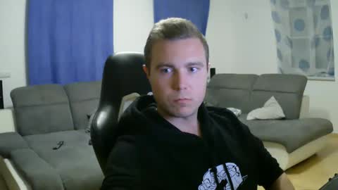 Snapshot of herbstenden chatting on March 2025 08:05:01 PM John Pearl online show from March 2025 08:05:01 PM