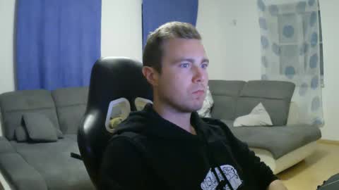 Snapshot of herbstenden chatting on March 2025 07:03:02 PM John Pearl online show from March 2025 07:03:02 PM