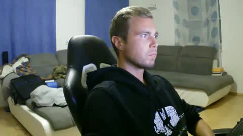 Snapshot of herbstenden chatting on September 2025 06:40:01 PM John Pearl online show from September 2025 06:40:01 PM