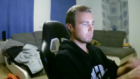 Snapshot of herbstenden chatting on September 2025 08:30:02 PM John Pearl online show from September 2025 08:30:02 PM