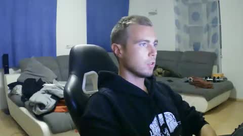 Snapshot of herbstenden chatting on September 2025 07:41:01 PM John Pearl online show from September 2025 07:41:01 PM