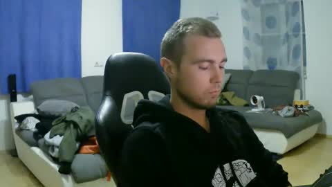 Snapshot of herbstenden chatting on October 2025 07:09:02 PM John Pearl online show from October 2025 07:09:02 PM