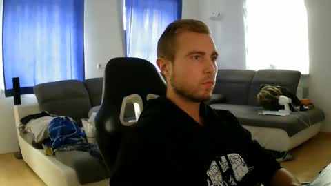 Snapshot of herbstenden chatting on October 2025 11:44:01 AM John Pearl online show from October 2025 11:44:01 AM