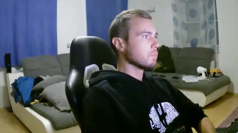 Snapshot of herbstenden chatting on October 2025 05:24:01 PM John Pearl online show from October 2025 05:24:01 PM