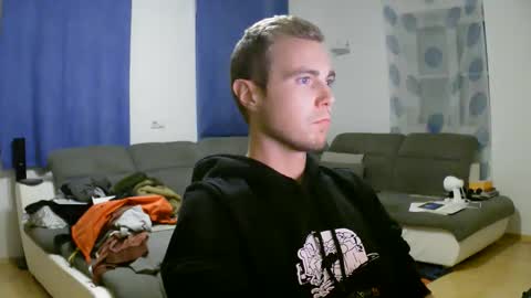 Snapshot of herbstenden chatting on October 2025 08:15:02 PM John Pearl online show from October 2025 08:15:02 PM