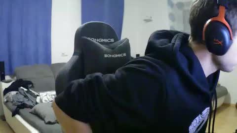 Snapshot of herbstenden chatting on November 2025 05:34:02 PM John Pearl online show from November 2025 05:34:02 PM