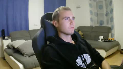 Snapshot of herbstenden chatting on November 2025 04:31:02 PM John Pearl online show from November 2025 04:31:02 PM