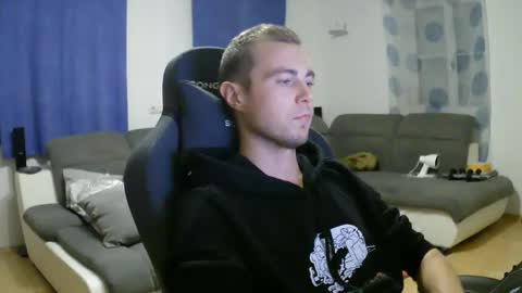 Snapshot of herbstenden chatting on December 2025 03:40:02 PM John Pearl online show from December 2025 03:40:02 PM