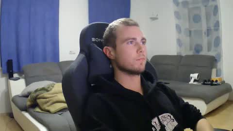 Snapshot of herbstenden chatting on December 2025 08:14:02 PM John Pearl online show from December 2025 08:14:02 PM