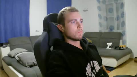 Snapshot of herbstenden chatting on December 2025 06:58:02 PM John Pearl online show from December 2025 06:58:02 PM