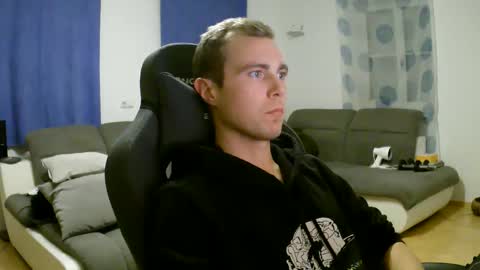 Snapshot of herbstenden chatting on December 2025 07:55:01 PM John Pearl online show from December 2025 07:55:01 PM