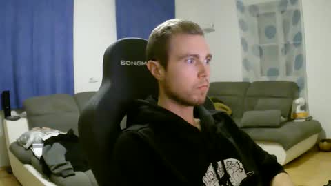 Snapshot of herbstenden chatting on January 2026 06:54:01 PM John Pearl online show from January 2026 06:54:01 PM