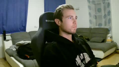 Snapshot of herbstenden chatting on February 2026 06:50:01 PM John Pearl online show from February 2026 06:50:01 PM