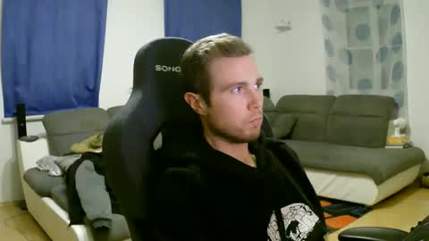 Snapshot of herbstenden chatting on February 2026 08:14:02 PM John Pearl online show from February 2026 08:14:02 PM