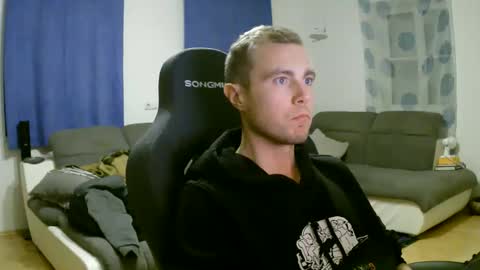 Snapshot of herbstenden chatting on February 2026 07:32:02 PM John Pearl online show from February 2026 07:32:02 PM