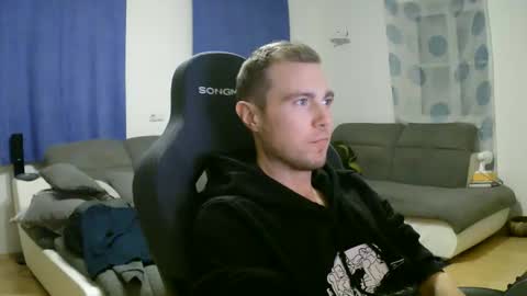 Snapshot of herbstenden chatting on February 2026 06:58:02 PM John Pearl online show from February 2026 06:58:02 PM