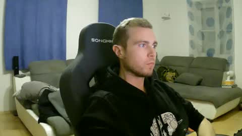 Snapshot of herbstenden chatting on February 2026 08:07:01 PM John Pearl online show from February 2026 08:07:01 PM