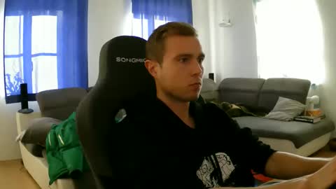 Snapshot of herbstenden chatting on March 2026 02:45:01 PM John Pearl online show from March 2026 02:45:01 PM