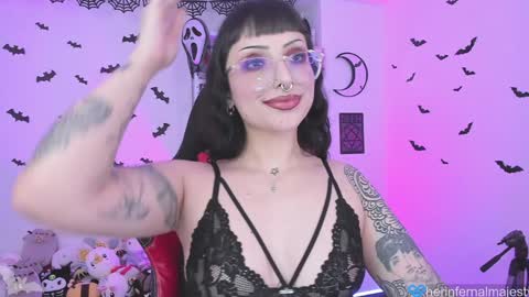 Snapshot of herinfernalmajesty chatting on December 2024 04:48:02 AM  Marie  online show from December 2024 04:48:02 AM