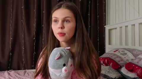 Nicole online show from April 2026 07:04:02 PM