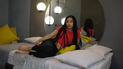 Snapshot of hermionescott chatting on February 2025 01:33:01 PM Hermione Scott online show from February 2025 01:33:01 PM