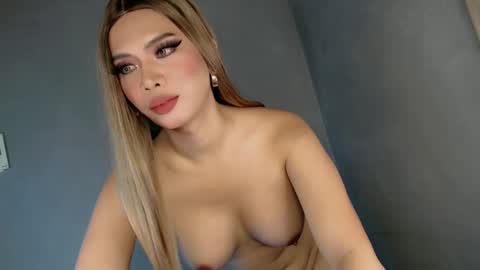 Queen Ava online show from February 2025 04:01:01 AM