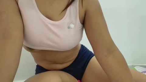 Charlotte Y Crystal online show from December 2025 05:22:02 PM