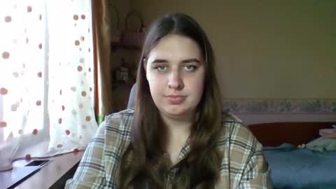 hess_luna_ online show from November 2025 10:05:01 AM