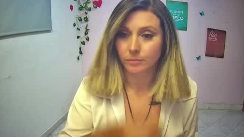 Hestesiaxx online show from April 2026 01:39:01 AM