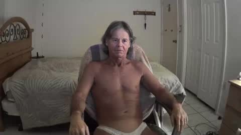 Snapshot of hewes1 chatting on August 2026 04:58:01 AM hewes1 online show from August 2026 04:58:01 AM