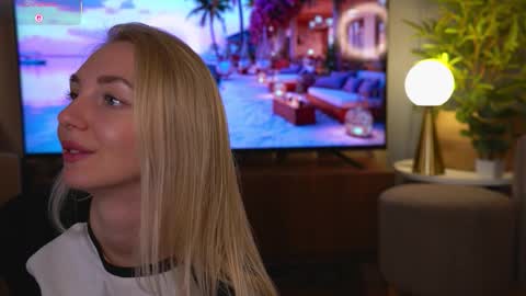 Snapshot of hey_becky chatting on February 2026 08:43:01 AM Becky online show from February 2026 08:43:01 AM