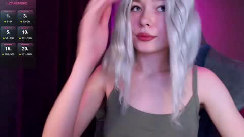Snapshot of hey_nora_ chatting on December 2024 11:24:01 PM  Nora  online show from December 2024 11:24:01 PM