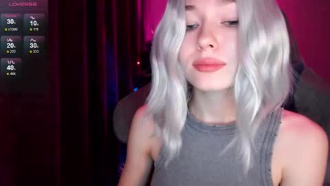 Snapshot of hey_nora_ chatting on December 2024 02:12:01 PM  Nora  online show from December 2024 02:12:01 PM