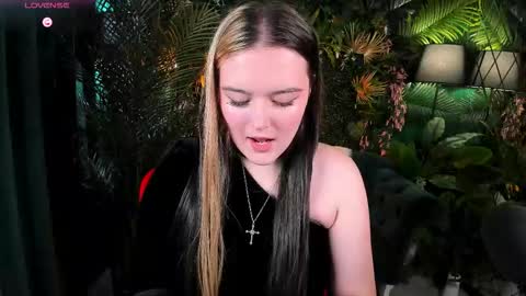 Snapshot of heymarybaby chatting on September 2025 05:09:02 AM Amazing Mary online show from September 2025 05:09:02 AM