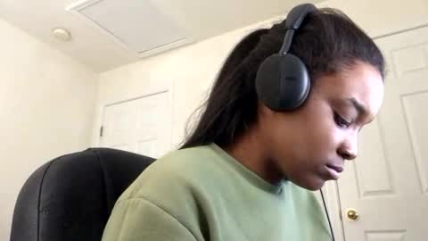 heyyou301990 online show from December 2025 06:46:02 PM