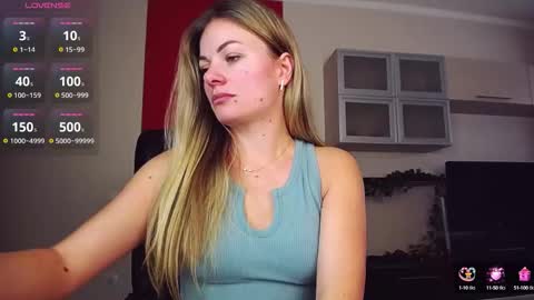 Lina online show from October 2025 11:21:02 AM