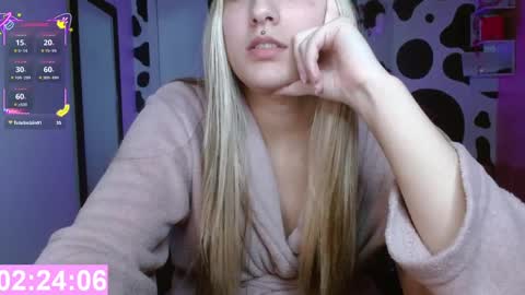 Snapshot of hi_elora chatting on June 2026 12:35:02 AM Elora online show from June 2026 12:35:02 AM