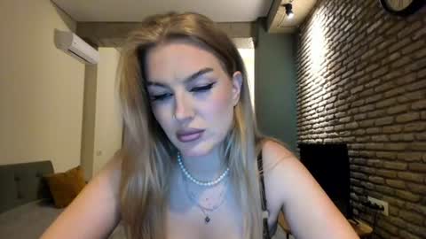Snapshot of hi_lina chatting on June 2026 02:24:02 AM Hi lina online show from June 2026 02:24:02 AM